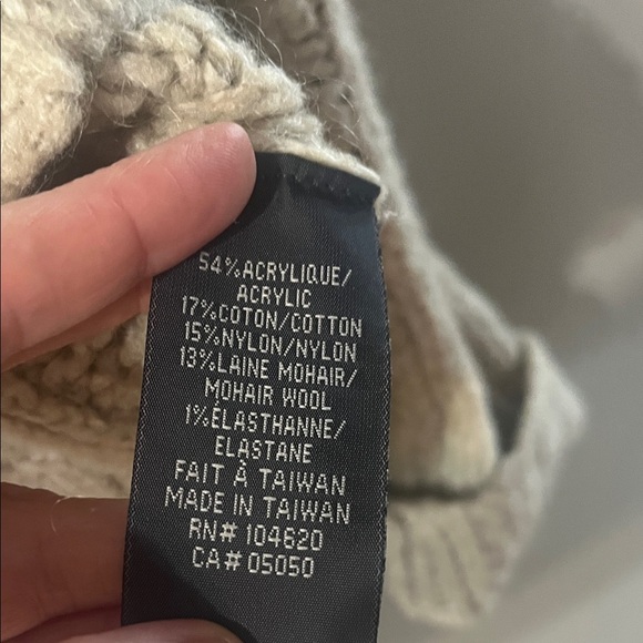 Jacob Cream V-Neck hooded Sweater - Picture 3 of 5